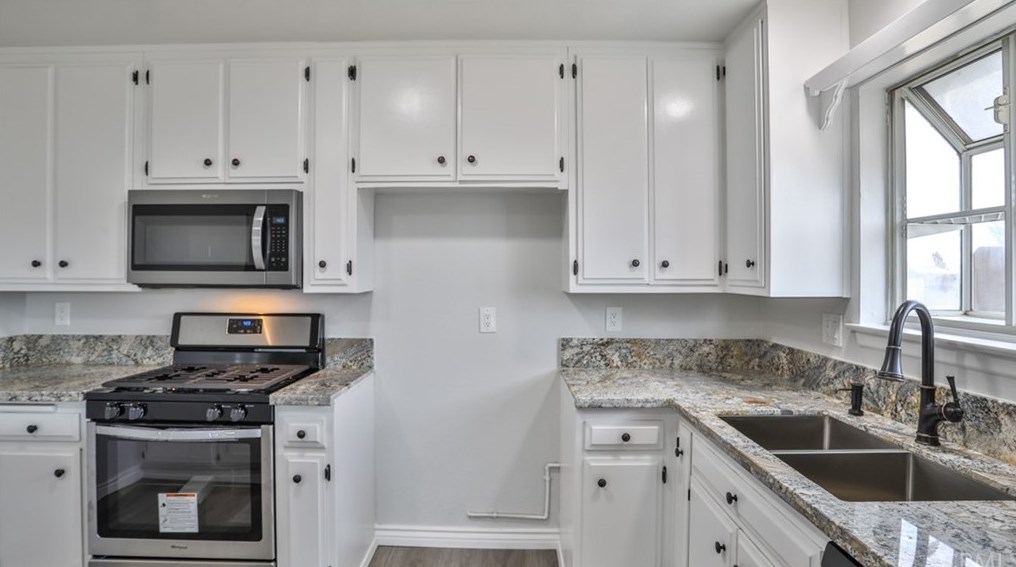 8919 11 Ave, Hesperia CA  92345-3837 exterior