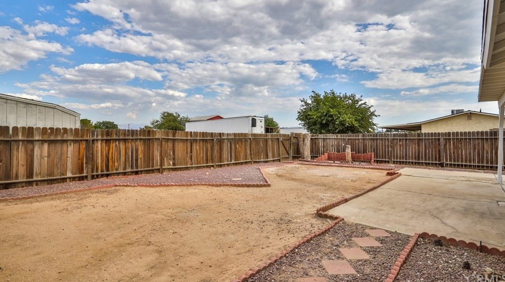 8919 11 Ave, Hesperia CA  92345-3837 exterior