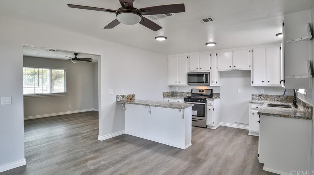 8919 11 Ave, Hesperia CA  92345-3837 exterior