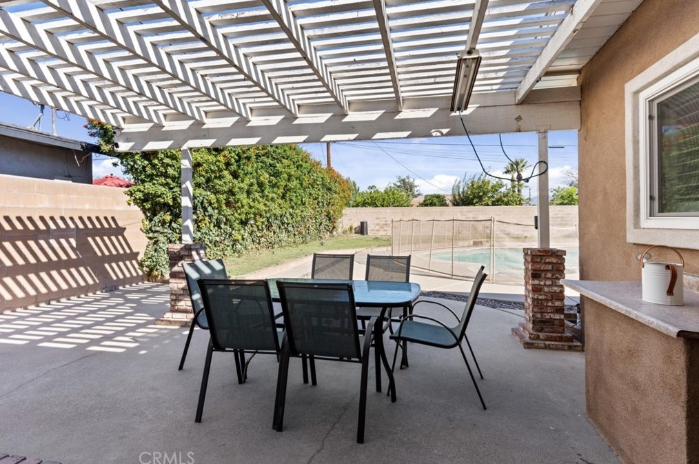17448 Filbert St, Fontana CA  92335-5921 exterior