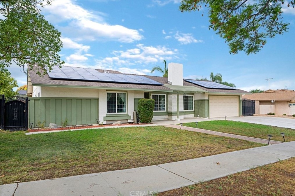 180 Mission Ct, Corona, CA 92882-5229