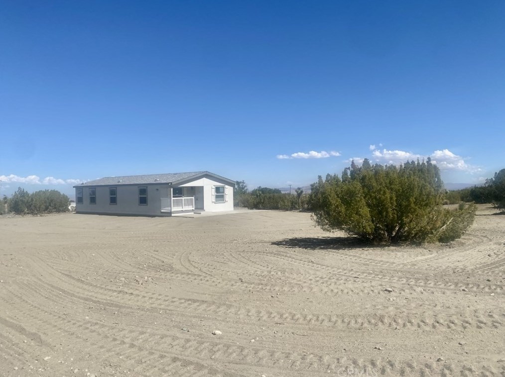 10225 Beekley Rd, Phelan, CA 92371-9832