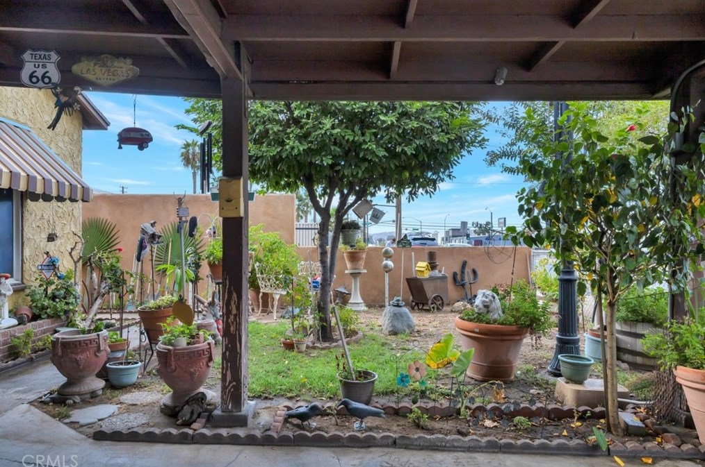 10041 Live Oak Ave, Fontana, CA 92335-6225