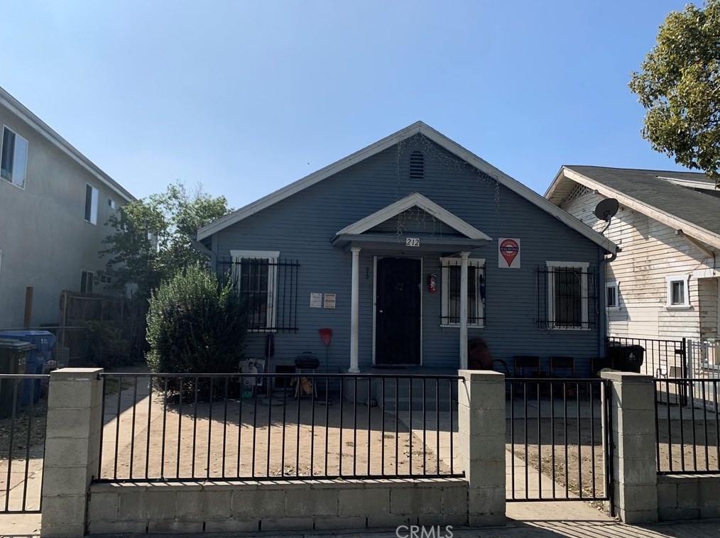 212 62nd St, Los Angeles, CA 90003-1236