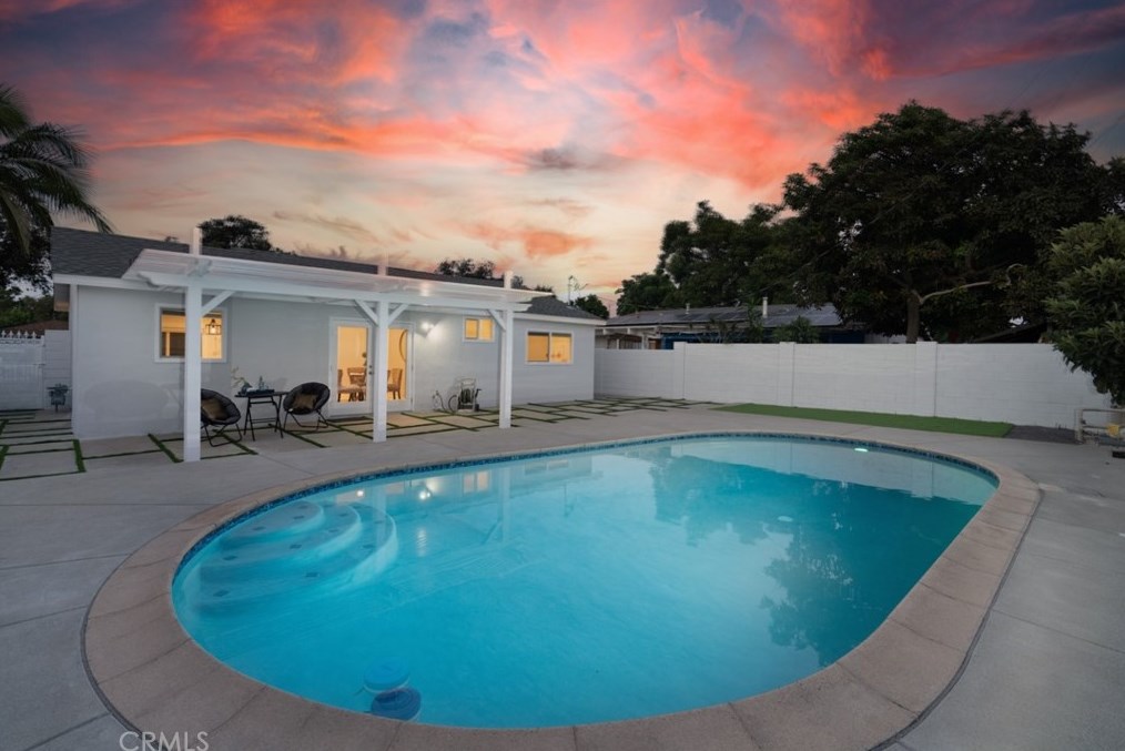2710 Pendleton Ave, Santa Ana, CA 92704-4922