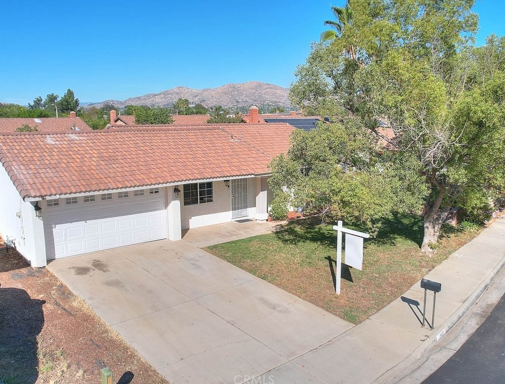 12840 Alona St, Moreno Valley CA  92553-5662 exterior