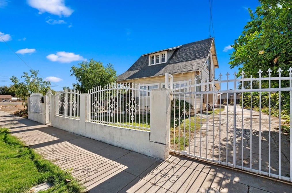 1323 Poplar St, San Bernardino, CA 92410