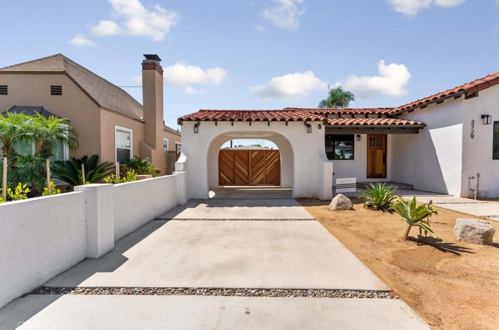 3729 Buckingham Rd, Los Angeles CA  90016-5711 exterior