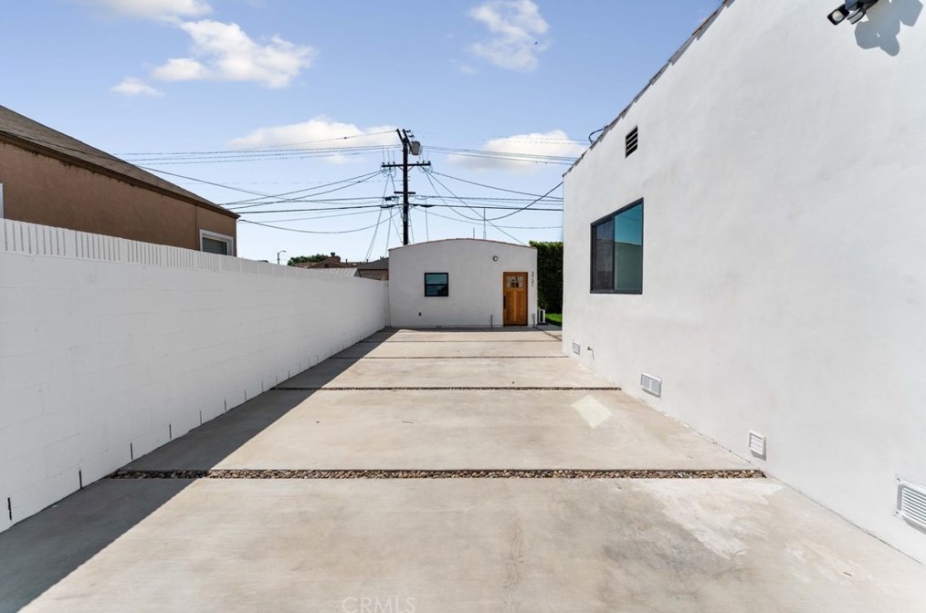 3729 Buckingham Rd, Los Angeles CA  90016-5711 exterior