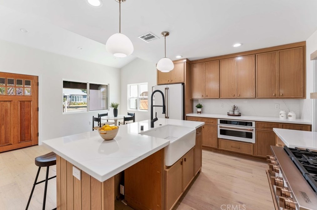 3729 Buckingham Rd, Los Angeles CA  90016-5711 exterior