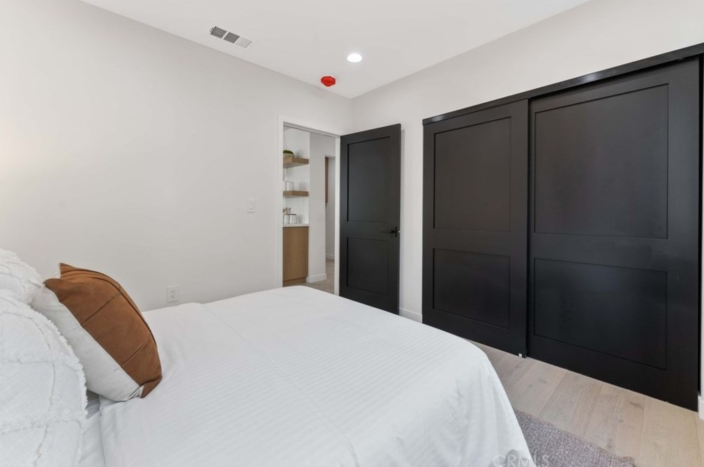 3729 Buckingham Rd, Los Angeles CA  90016-5711 exterior