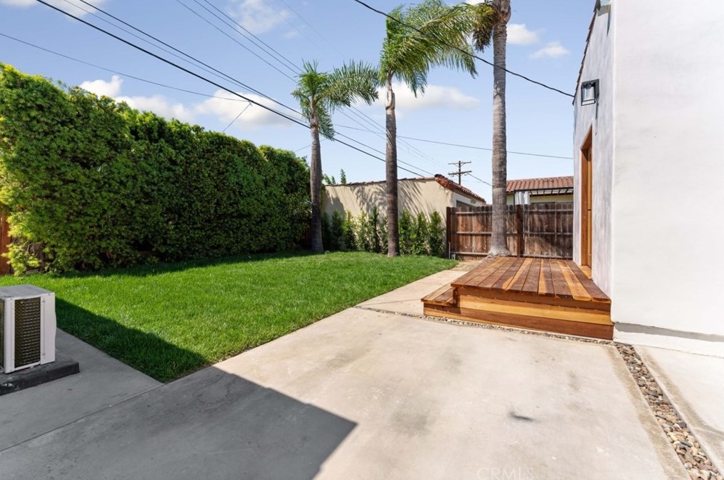 3729 Buckingham Rd, Los Angeles CA  90016-5711 exterior