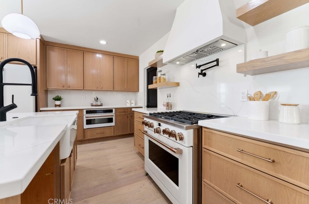 3729 Buckingham Rd, Los Angeles CA  90016-5711 exterior