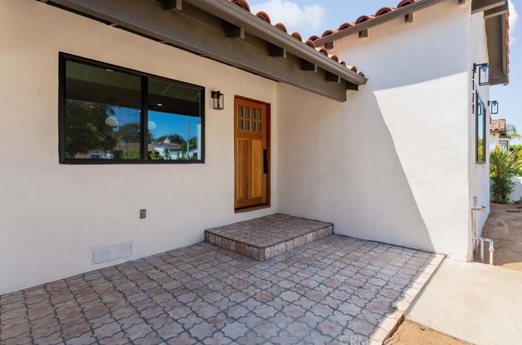 3729 Buckingham Rd, Los Angeles CA  90016-5711 exterior