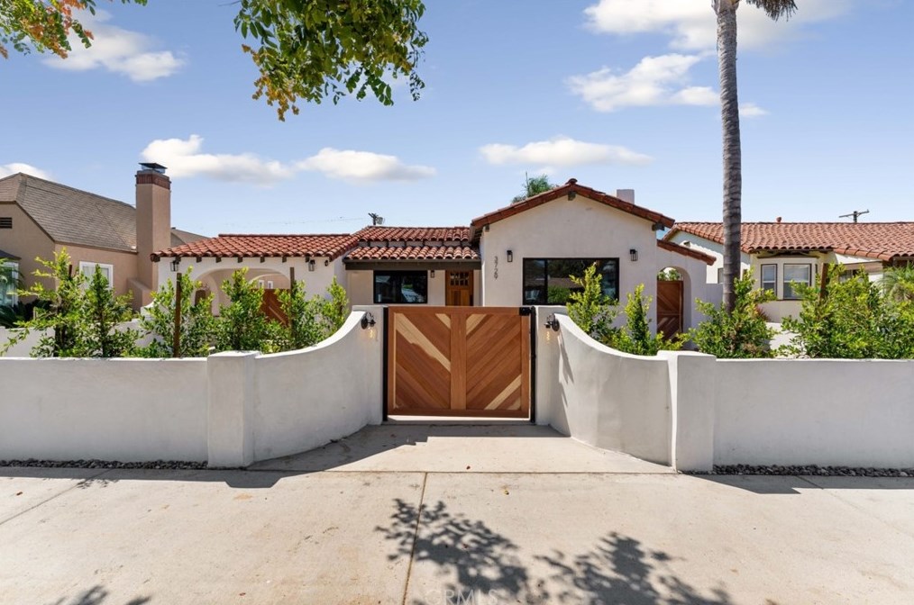 3729 Buckingham Rd, Los Angeles CA  90016-5711 exterior