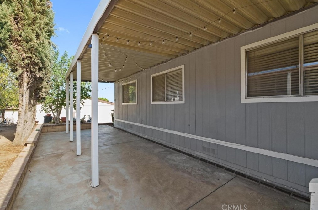 1550 Rimpau Ave, Corona CA  92881-3204 exterior