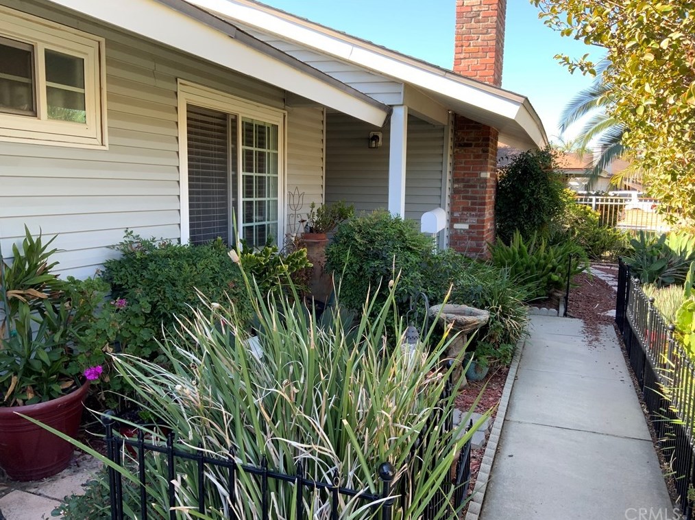 632 Mesa Dr, Corona, CA 92879-1069