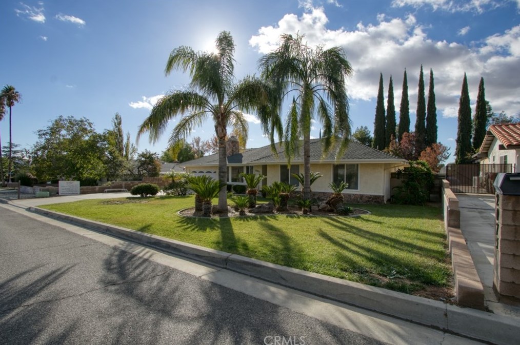 2051 Mountain Ave, Banning, CA 92220-1105