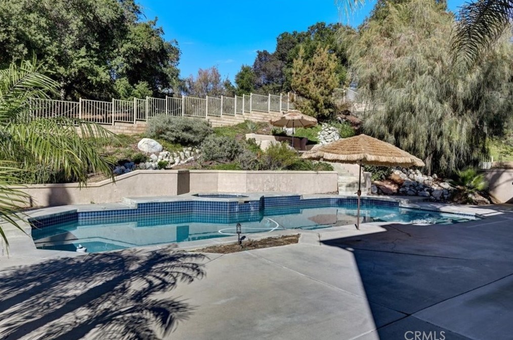 38231 Calle Cipres, Murrieta CA  92562-9348 exterior