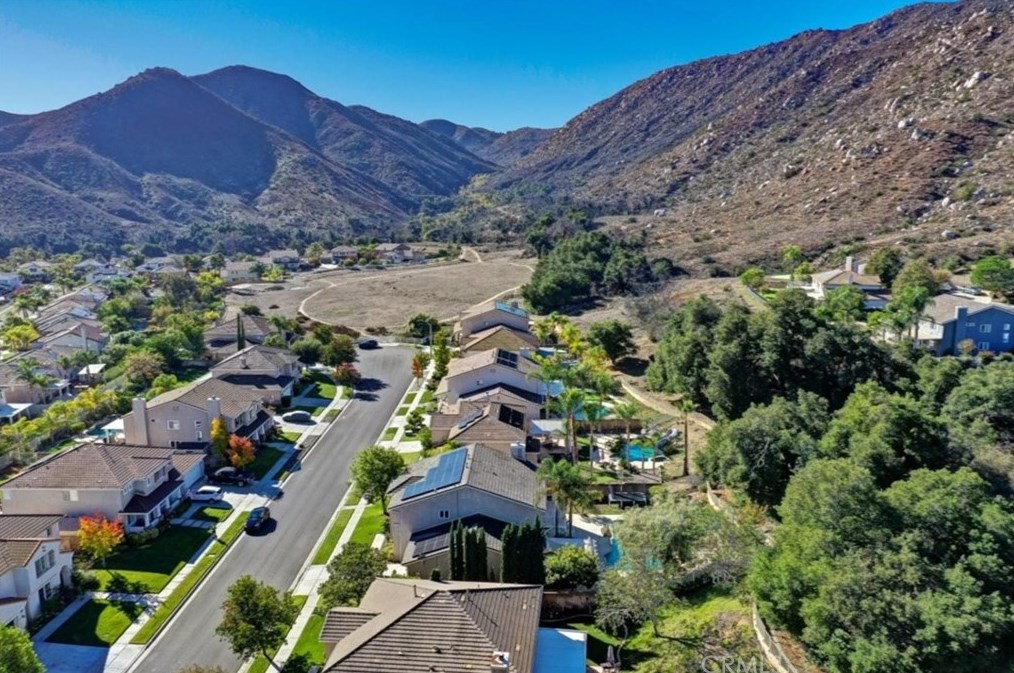 38231 Calle Cipres, Murrieta CA  92562-9348 exterior