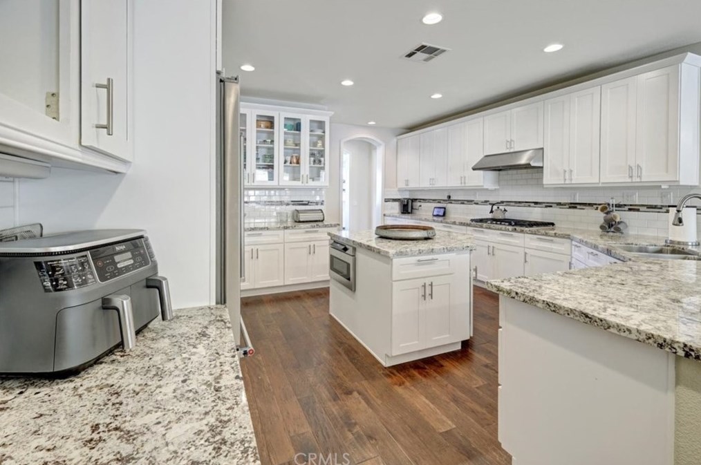 38231 Calle Cipres, Murrieta CA  92562-9348 exterior