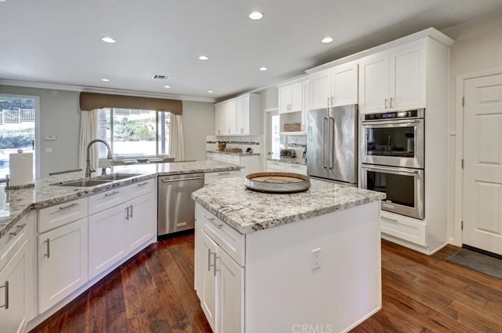 38231 Calle Cipres, Murrieta CA  92562-9348 exterior