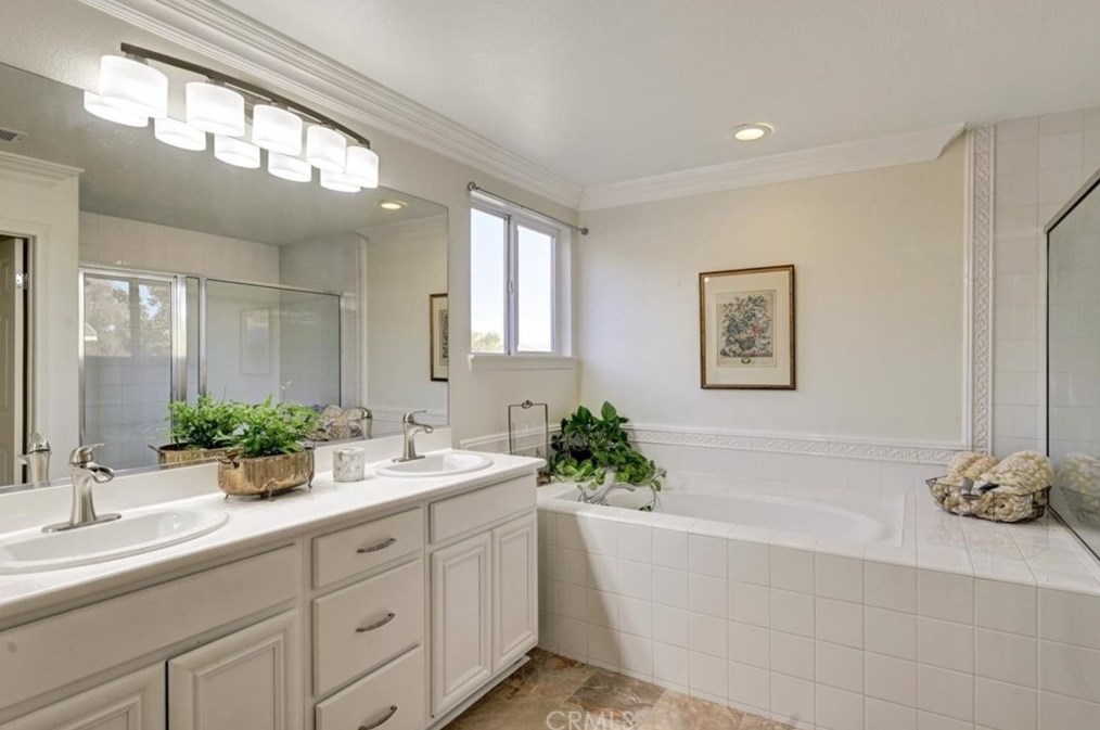 38231 Calle Cipres, Murrieta CA  92562-9348 exterior