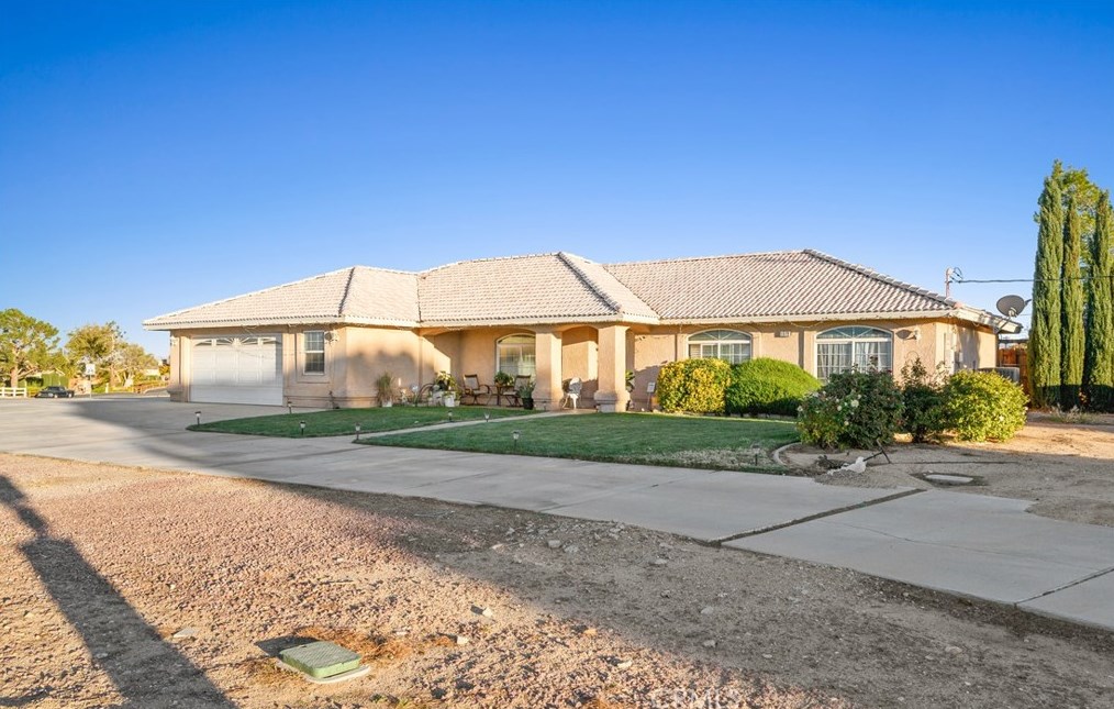11979 Cottonwood Ave, Hesperia, CA 92345-1615