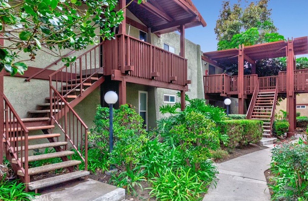 1000 W Macarthur Blvd #77, Santa Ana, CA 92707