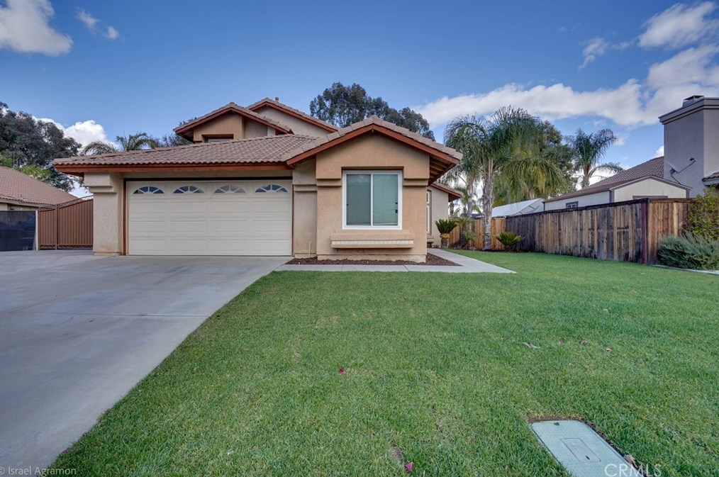 19410 Oakview Ln, Lake Elsinore, CA 92530