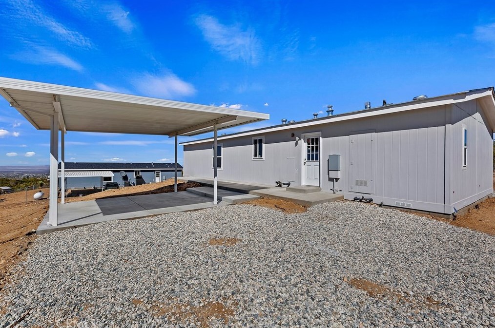 9764 Oasis Rd, Pinon Hills CA  92372 exterior