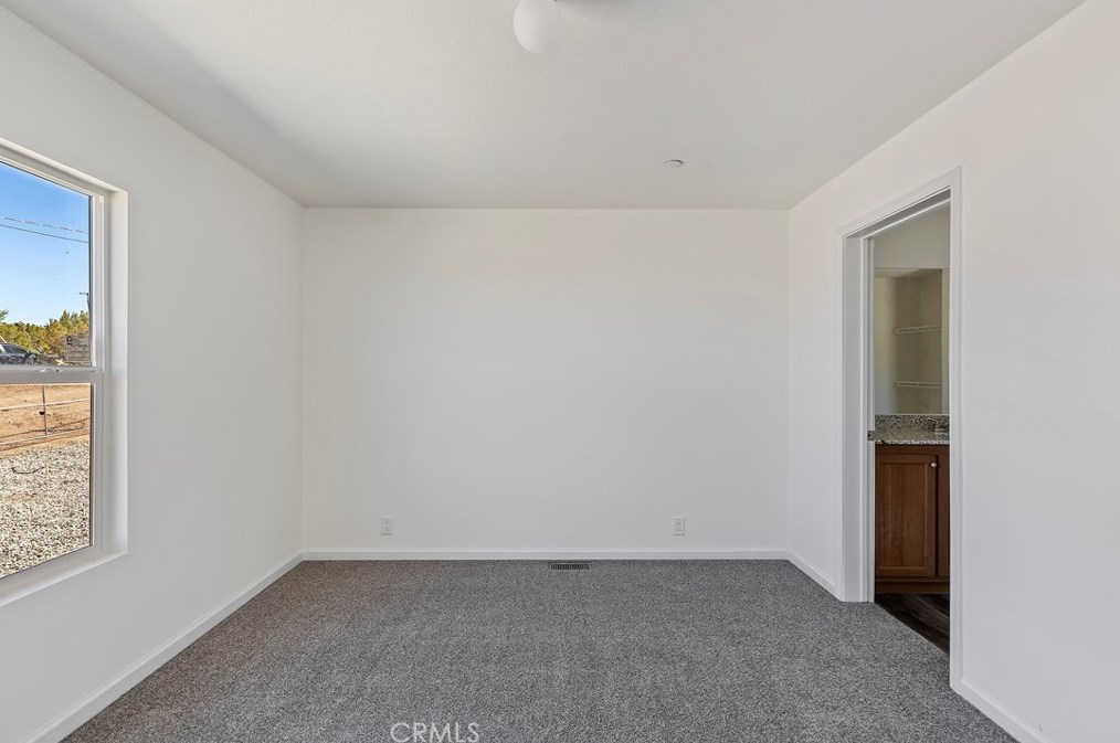 9764 Oasis Rd, Pinon Hills CA  92372 exterior