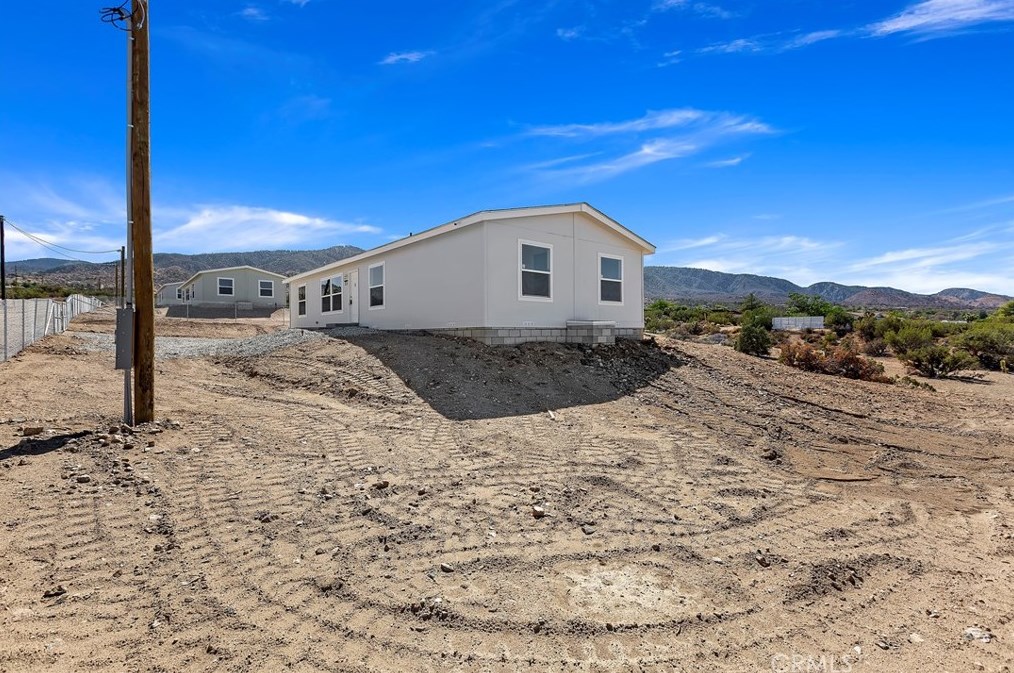 9764 Oasis Rd, Pinon Hills CA  92372 exterior