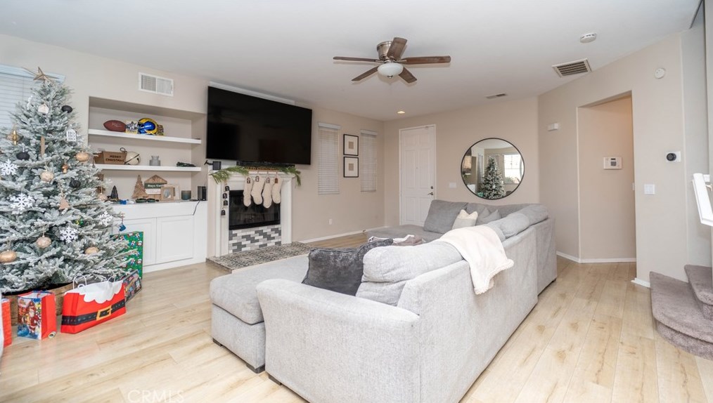 27082 Dolostone Way, Moreno Valley CA  92555-4506 exterior