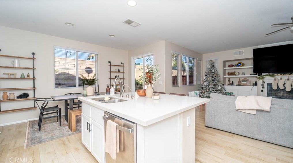 27082 Dolostone Way, Moreno Valley CA  92555-4506 exterior