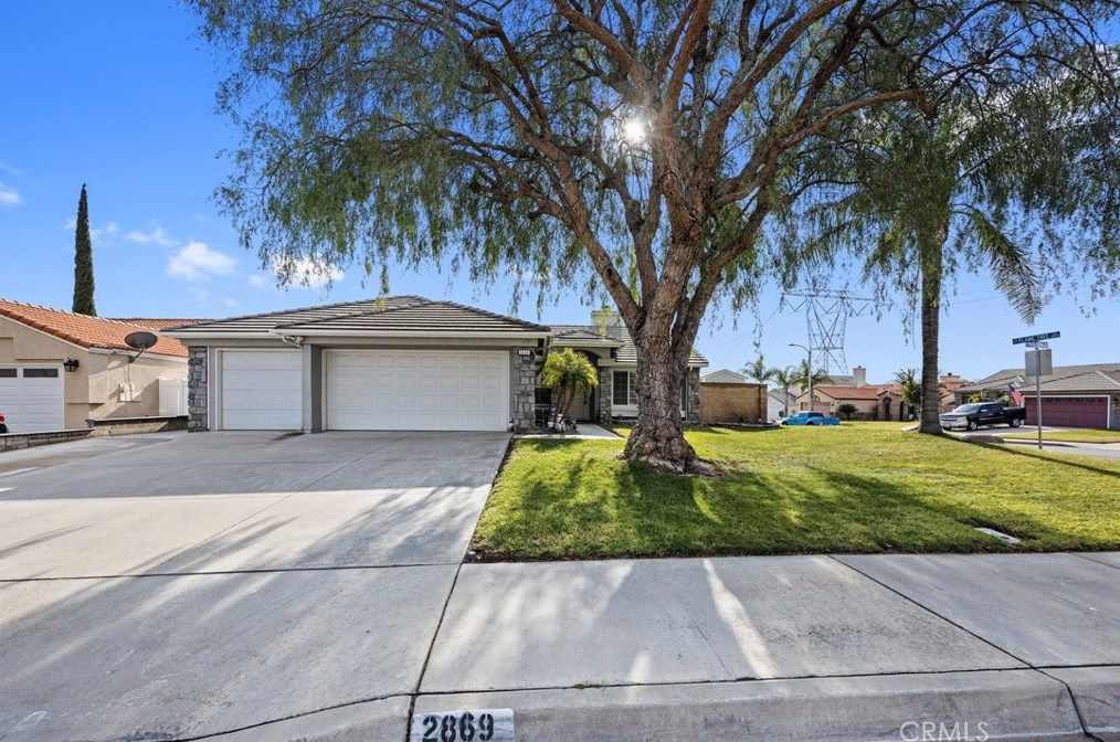 2869 Plaza Serena Dr, Rialto, CA 92377