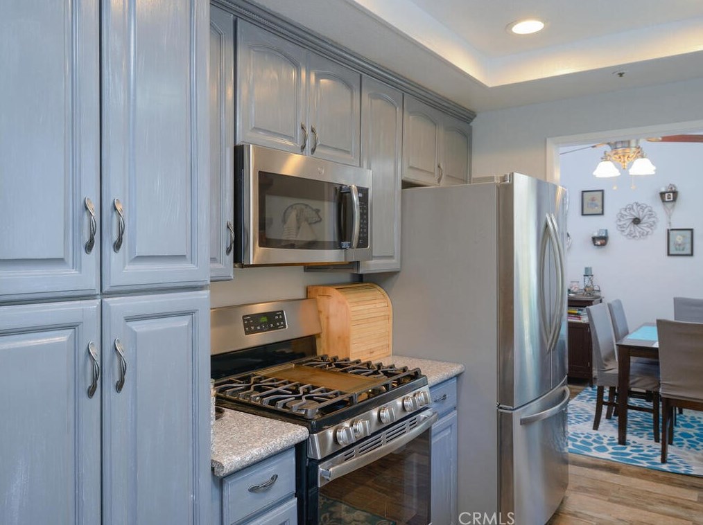 13605 Kings Canyon Ct, Fontana CA  92336-3805 exterior