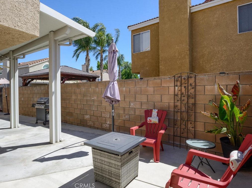 13605 Kings Canyon Ct, Fontana CA  92336-3805 exterior