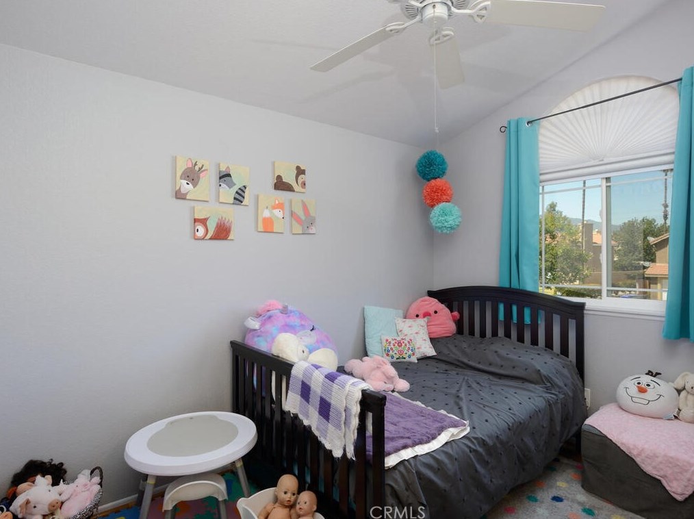 13605 Kings Canyon Ct, Fontana CA  92336-3805 exterior