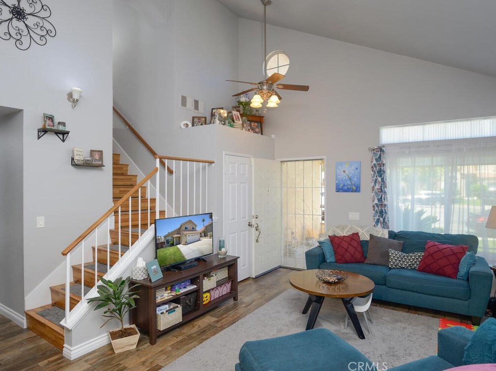 13605 Kings Canyon Ct, Fontana CA  92336-3805 exterior