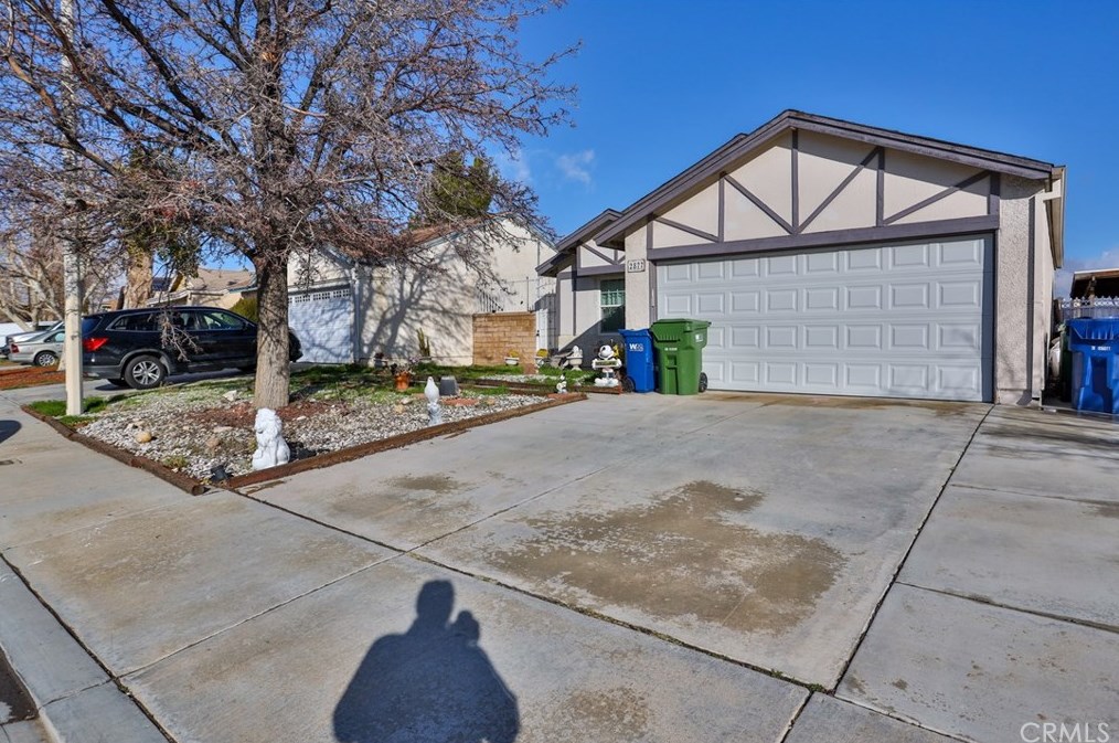 2877 Nandina Dr, Palmdale, CA 93550-4402