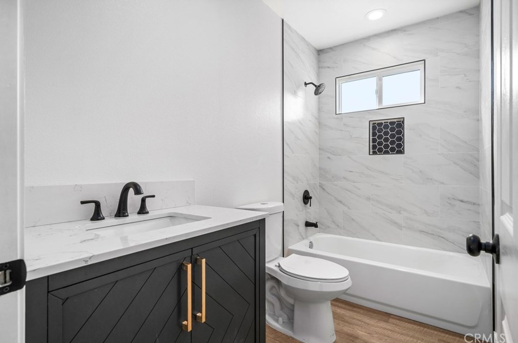 212 24th St, Los Angeles CA  90007-2635 exterior