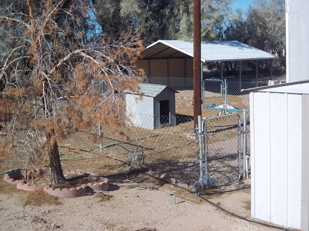 46699 Magney Ln, Newberry Springs CA  92365-9703 exterior