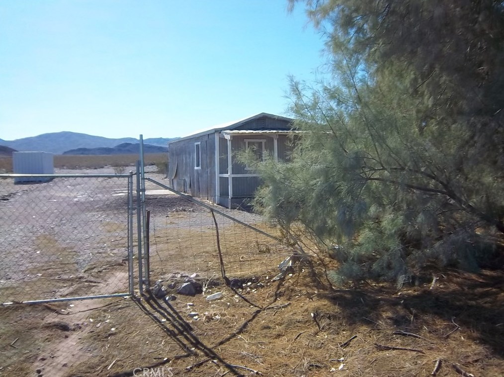 46699 Magney Ln, Newberry Springs CA  92365-9703 exterior