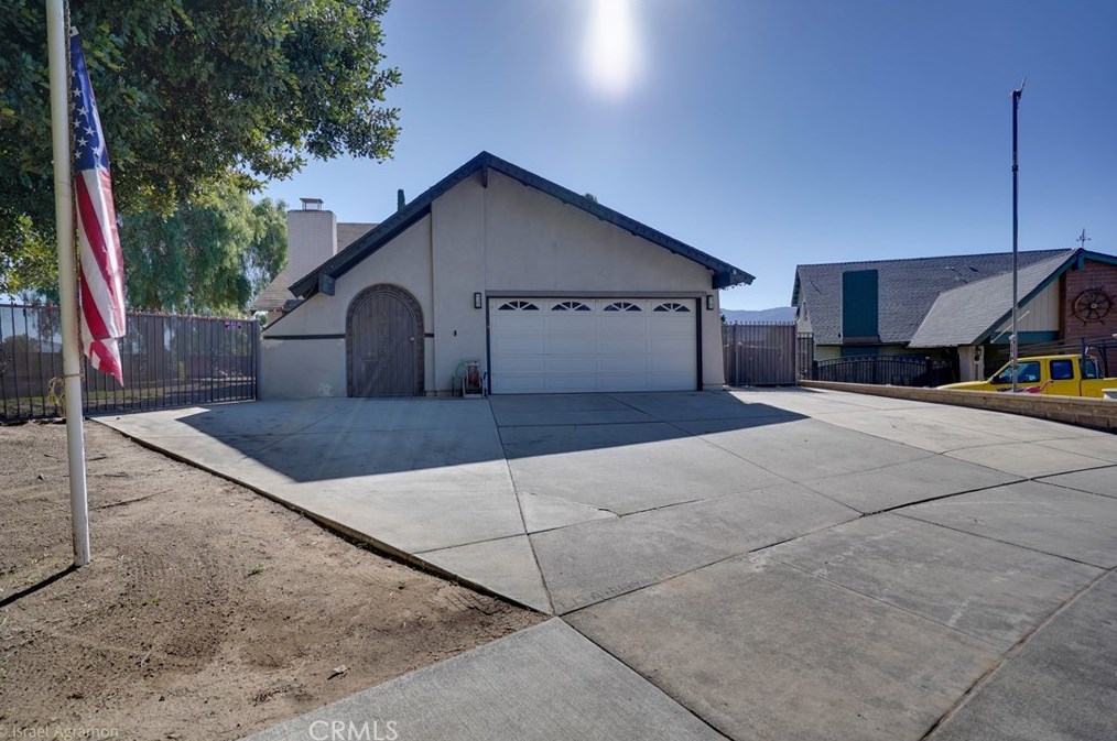 959 Oakdale St, Corona, CA 92880-1249