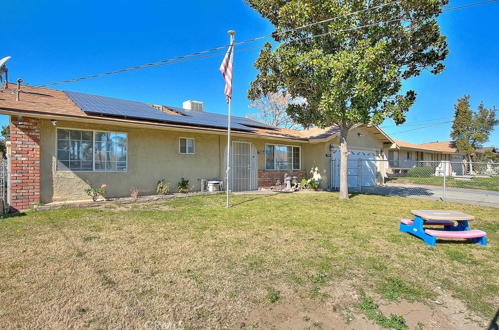 7884 Palmetto Ave, Fontana, CA 92336-2744