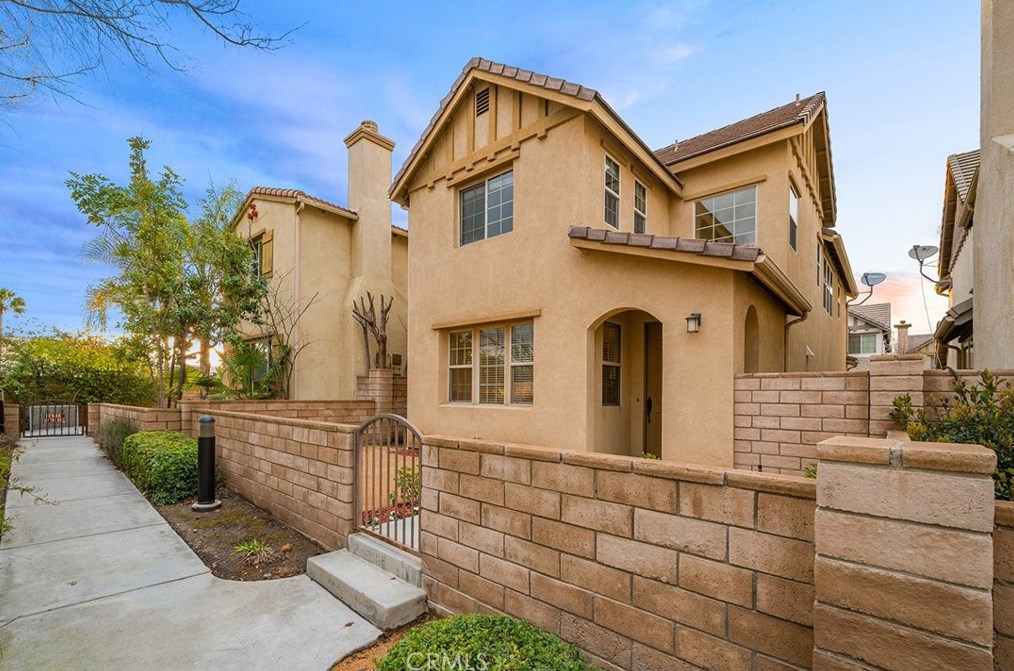 813 Pyramid Ct, Corona, CA 92880-2399