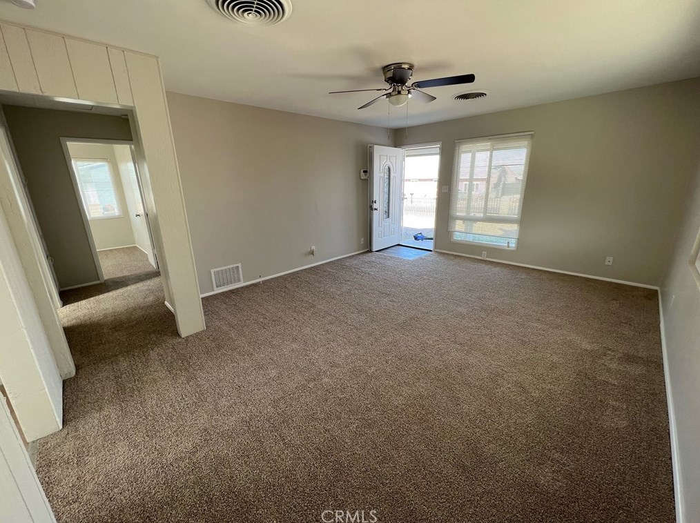 570 Lillian Dr, Barstow, CA 92311-3006