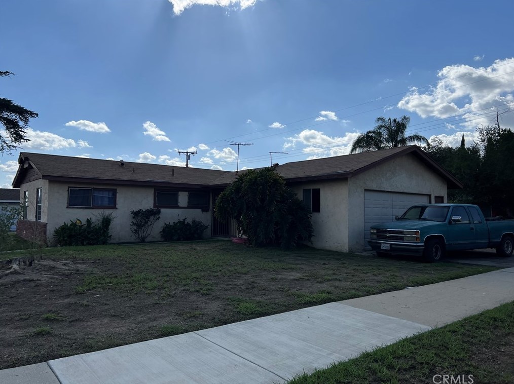 2375 Saunders St, Pomona, CA 91767-2637