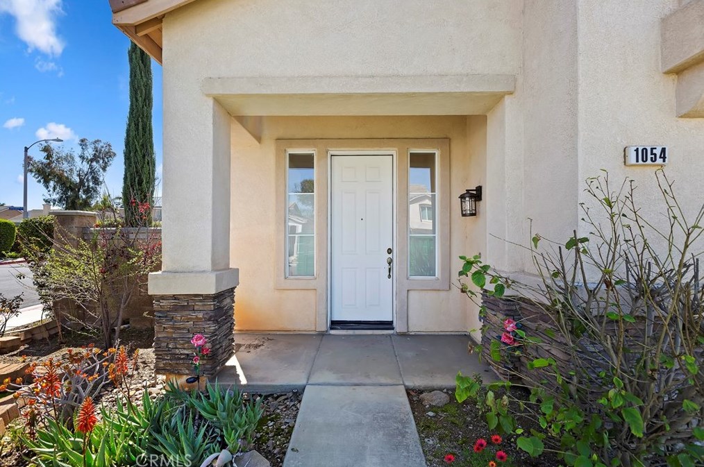 1054 Morning Sun Ln, Corona, CA 92881-0962